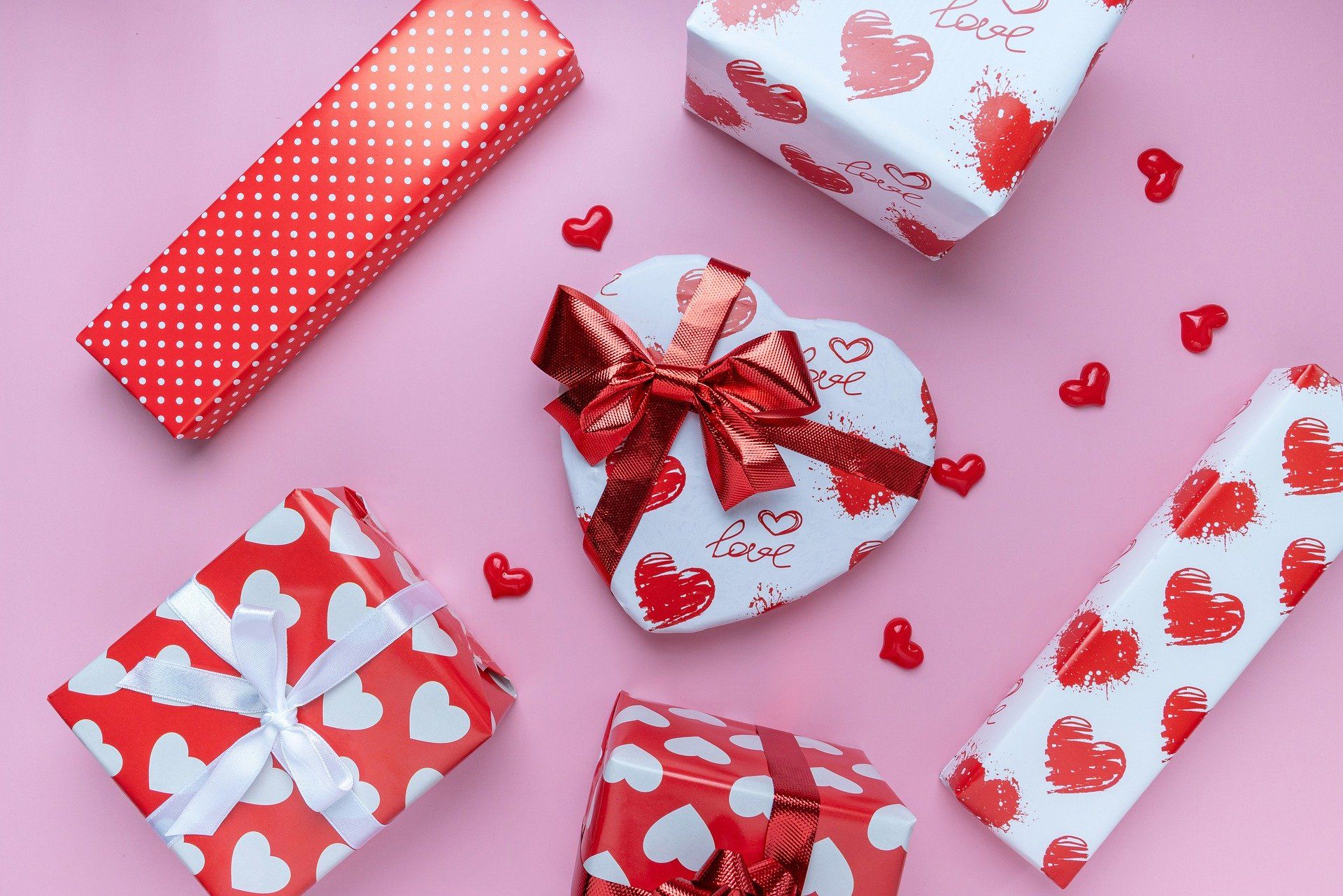 Ilustrasi - Rekomendasi kado Valentine untuk pasangan selain cokelat dan bunga. 