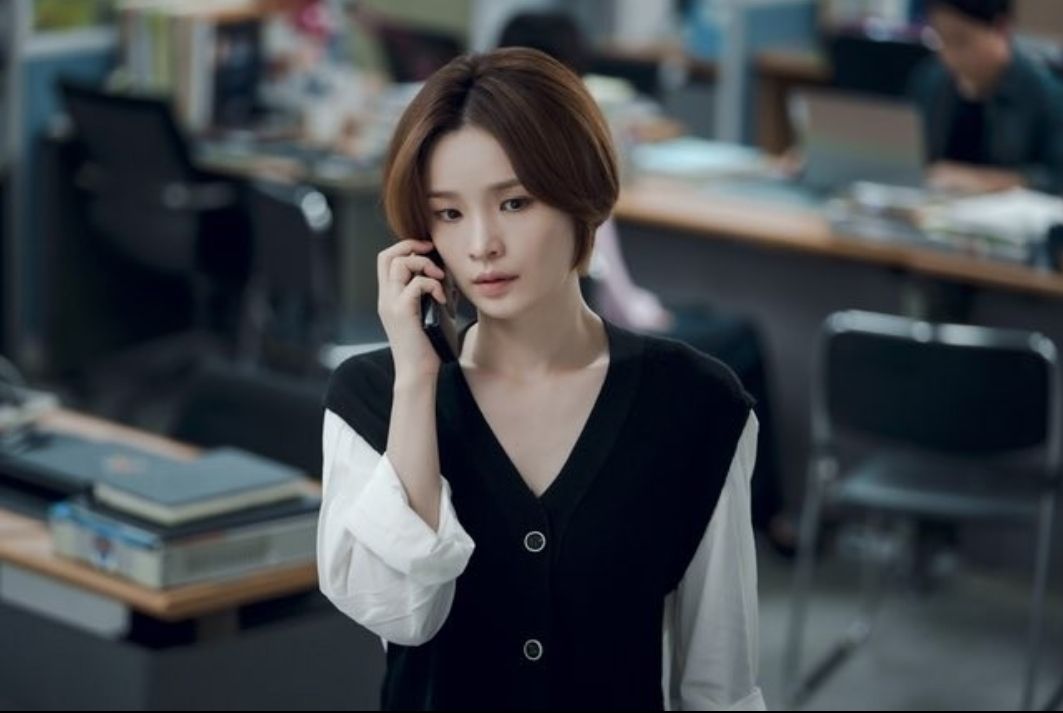 Jeon Mi Do perankan karakter Jung Chan Young di drama Thirty Nine.