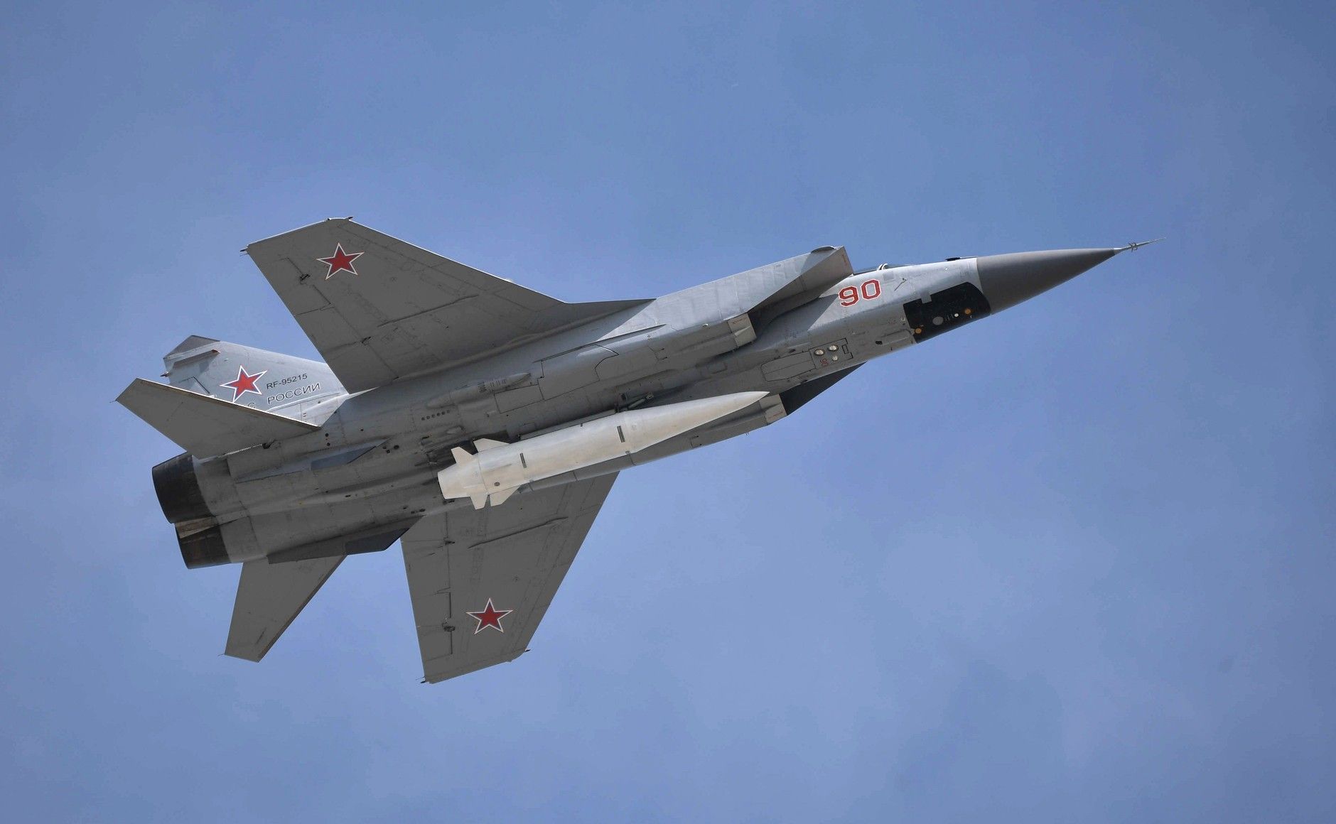 MiG-31K disenjatai Rudal Kinzhal pada Hari Kemenangan Moscow 2018