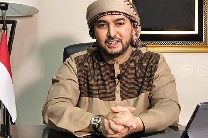 Habih Ahmad AlHabsy menerangkan soal doa saat sujud terakhir.