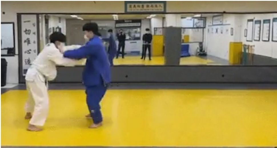 Screenshoot video latihan judo V BTS.