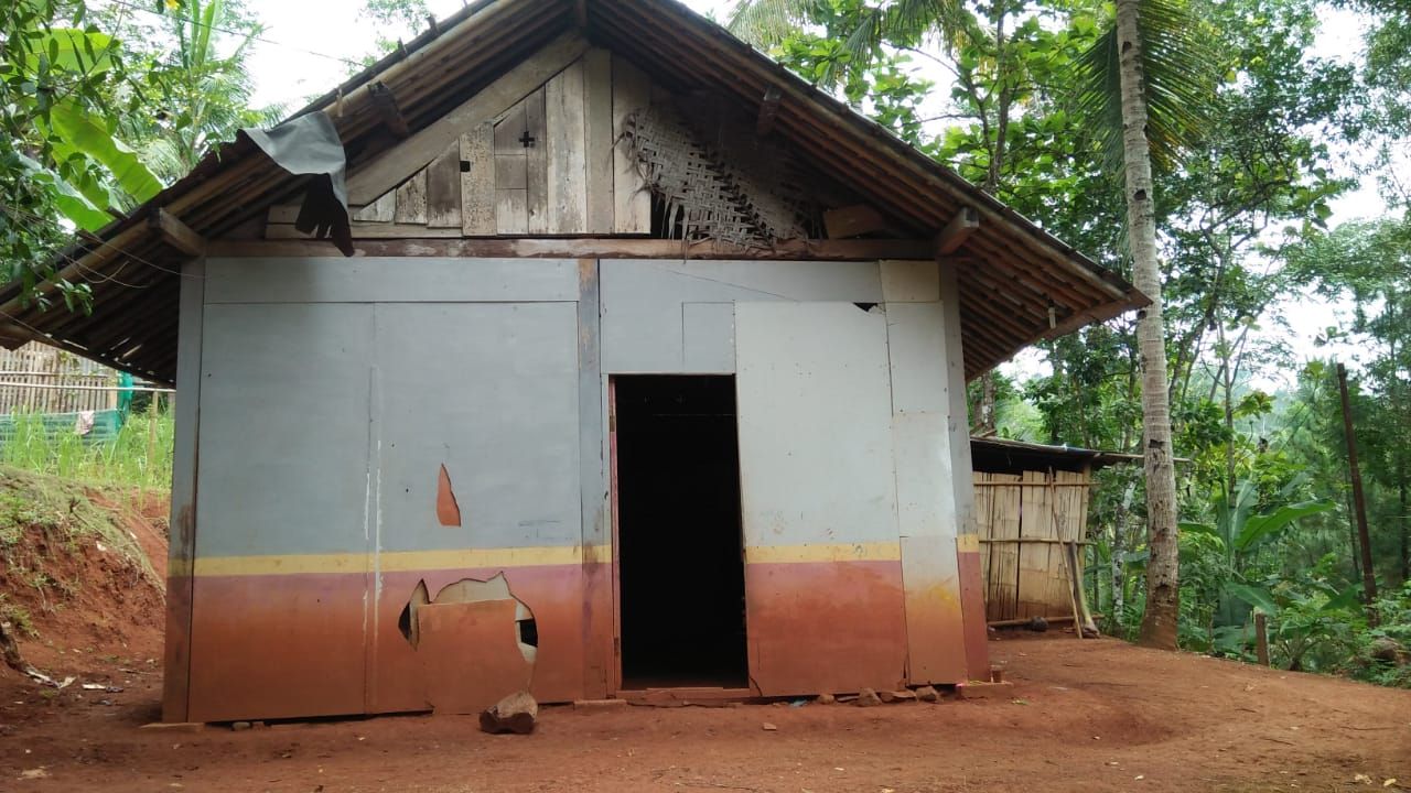 Rumah Milik Warga yang Menjadi SAsaran Bedah Rumah oleh Karang Taruna Bhakti Muda Desa Kaliwungu, Mandiraja, Banjarnegara.