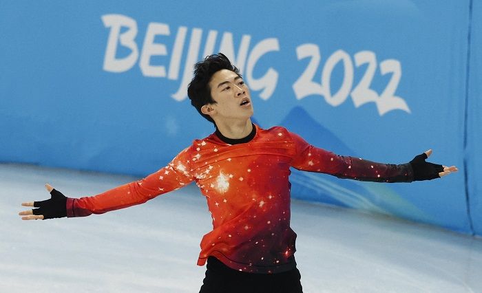 Nathan Chen dari Amerika Serikat beraksi di Olimpiade Musim Dingin 2022 Beijing.*  