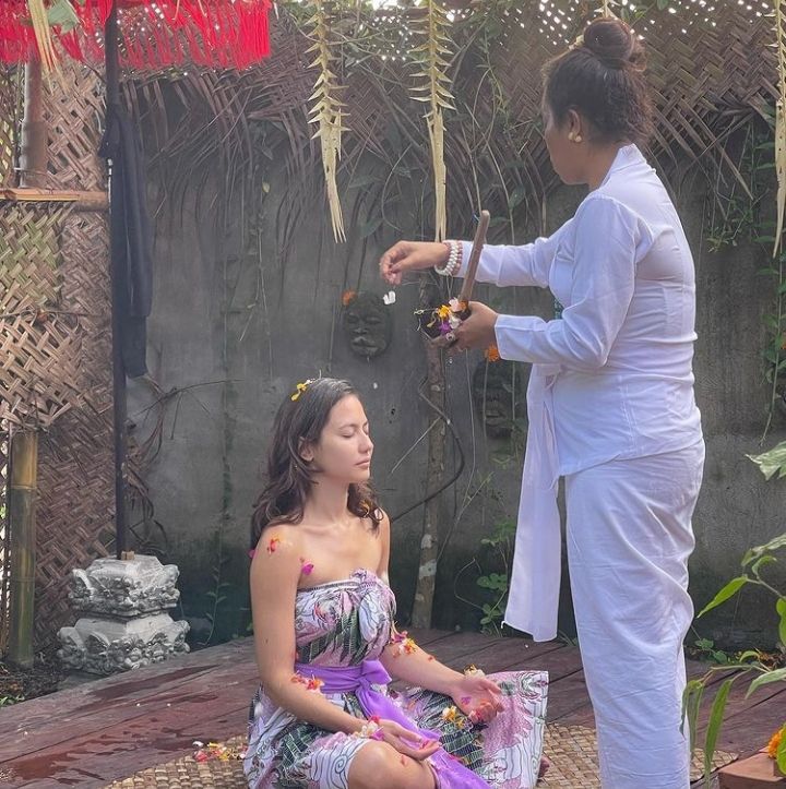 Pevita Pearce Lakoni Ritual Melukat di Bali, Disinggung Soal Keyakinan Tegaskan Tidak Pindah Agama