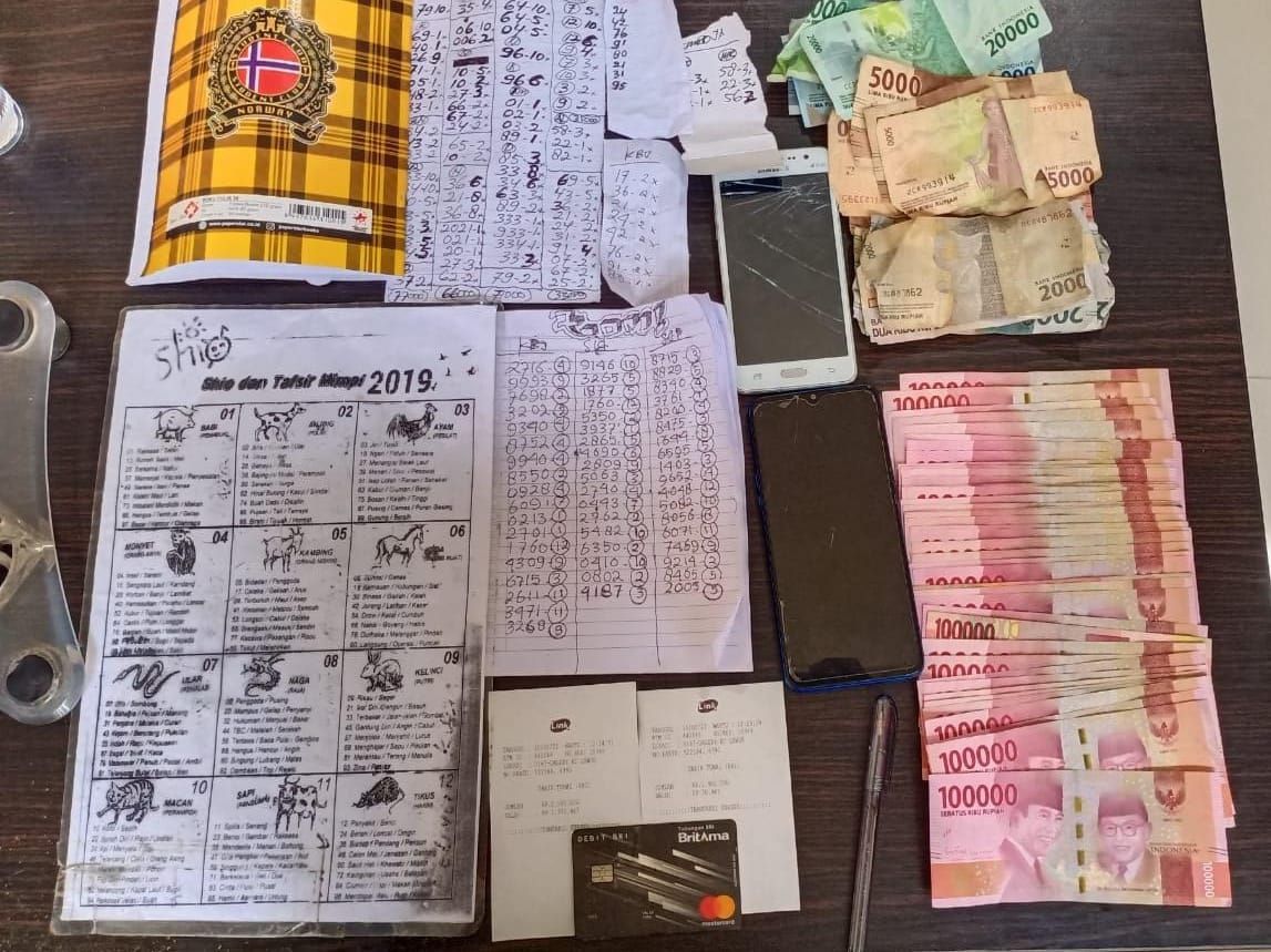 Ilustrasi barang bukti bisnis Togel Online 