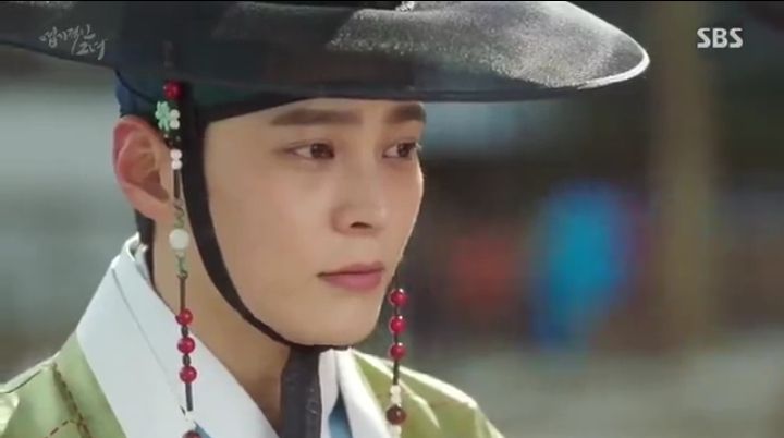 Adegan dalam My Sassy Girl saat Gyun Woo termangu menatap kebersamaan tuan putri Hye Myung dengan pangeran Qing