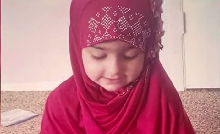Pusat Islam San Antonio sekarang menawarkan hadiah Rp2,4 miliar untuk keberadaan Lina Sardar Khil yang berusia 3 tahun.*  