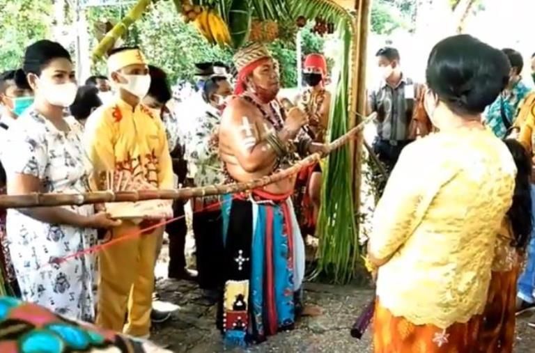 Kenali Acara Pernikahan Adat Budaya Dayak Maanyan Di Kalimantan Tengah. / Youtube / RPM Audio
