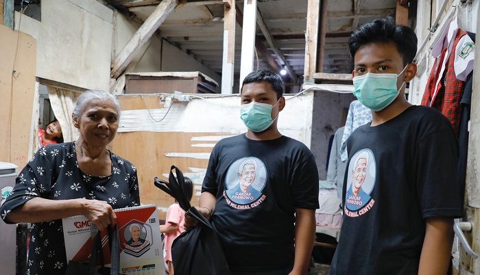 Milenial dan mahasiswa se-Jawa Barat mengatasnamakan Ganjar Milenial Center salurkan bantuan