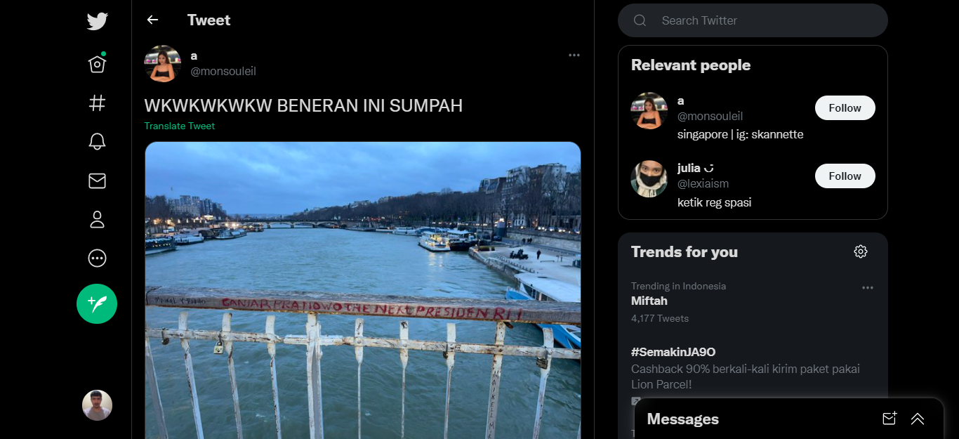Viral aksi vandalisme bertulisankan ‘Ganjar Pranowo The Next Presiden RI’ di salah satu jembatan berlatarkan Menara Eiffel di Kota Paris, Prancis.  Foto bertuliskan ‘Ganjar Pranowo The Next Presiden RI’ di jembatan berlatar Menara Eiffel 