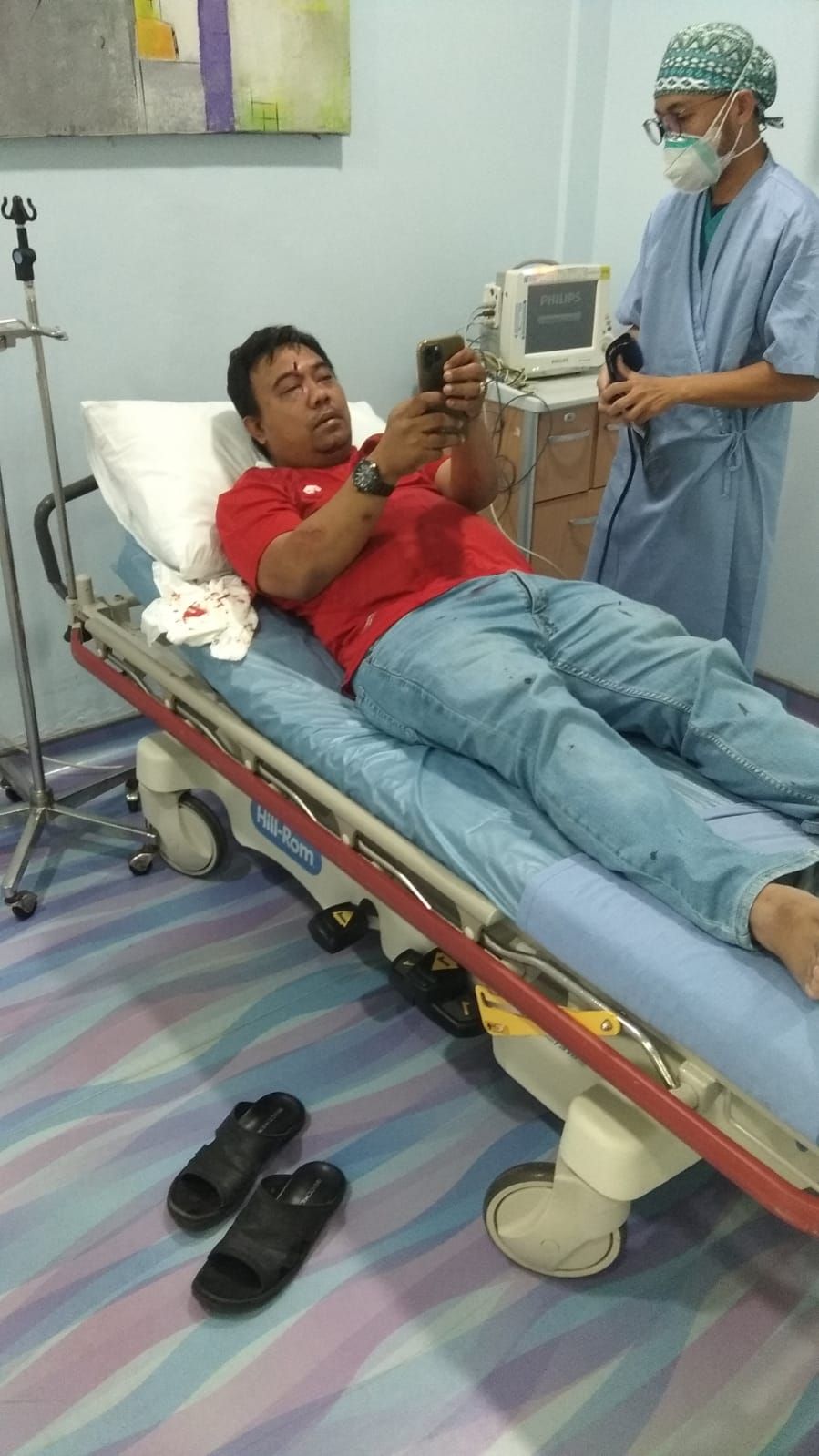 Foto Haris Pratama yang babak belur dan lagi dirawat dirumah sakit Cipto Manungkusmo, Jakarta