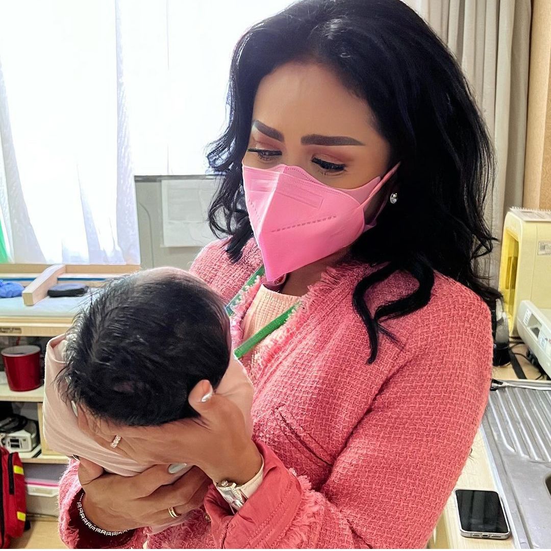 Krisdayanti mendoakannya Baby A yang baru melahirkan