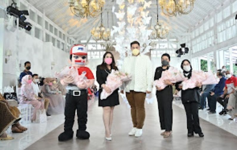 Ivan Gunawan Luncurkan Raya Collection 2022, dari Koleksi Baju Lebaran hingga Tali Masker Emas/