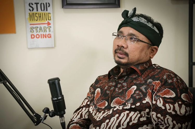Lembaga Adat Melayu Riau meminta Presiden Jokowi 'berhentikan' Menteri Agama, Yaqut Cholil Qoumas sebagai dampak dari pernyataannya yang menyamakan suara Adzan dengan gonggongan anjing