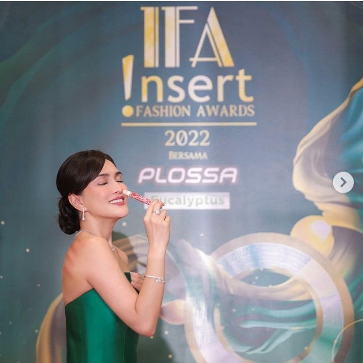 IFA 2022, Intip 5 Potret Penampilan Shandy Aulia di Insert Fashion Awards, Tampil Dengan Kerokan di Punggung 