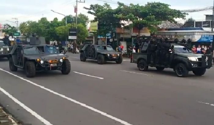 Parade kendaraan tempur milik TNI AD Kodam IB Diponegoro dibruas jalan Karanganyar