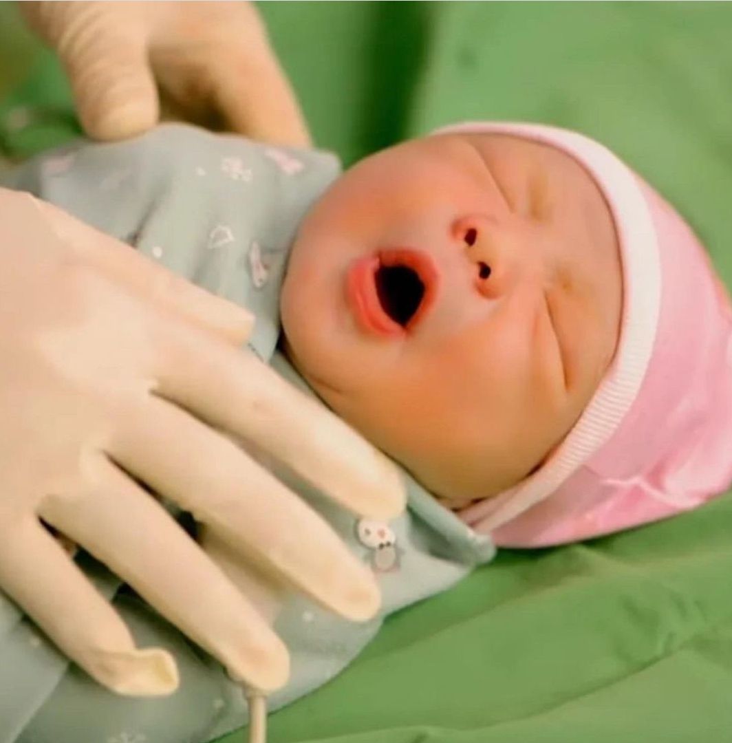 Akhirnya Aurel Hermansyah dan Atta Halilintar Umumkan Wajah Baby A, Netizen Takjub Sang Bayi Sangat Cantik