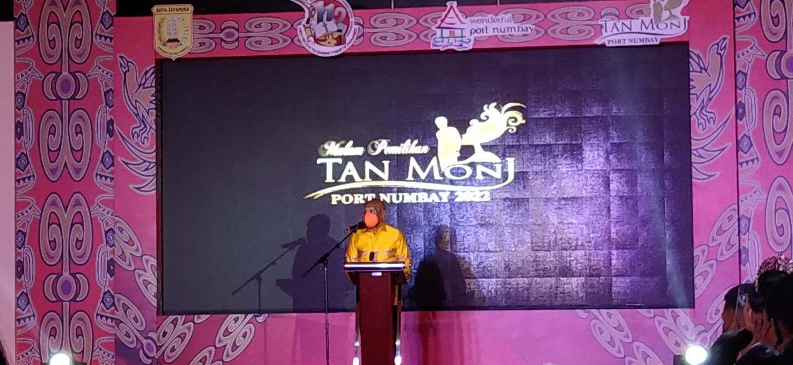 Walikota Jayapura, Benhur Tomi Mano, saat memberikan sambutannnya pada malam Finalis Tan Monj Port Numbay 2022.