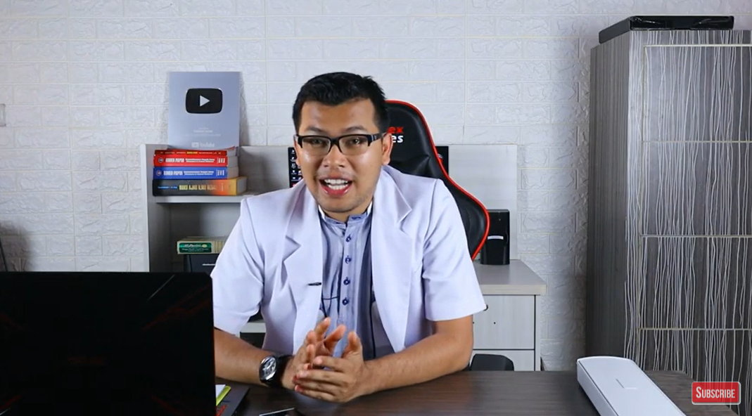 dr. Saddam Ismail menjelaskan mandi malam sebabkan rematik, mitos atau fakta?.