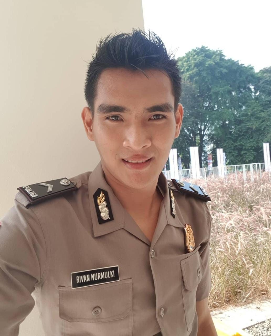 6 Potret Keren Rivan Nurmulki Pakai Seragam Polisi, Atlet Timnas Voli Putra SEA Games 2021