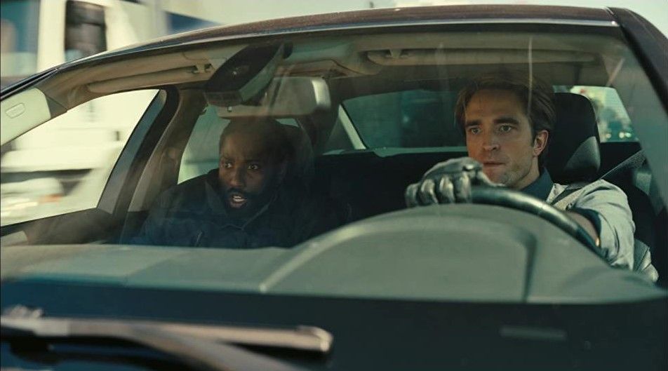 Robert Pattinson dan John David Washington dalam Film ‘Tenet’ 2020