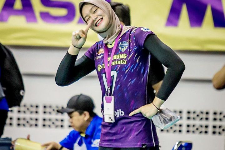 Potret Wilda Siti Nurfadhilah Sugandi saat Pakai Jersey Ungu