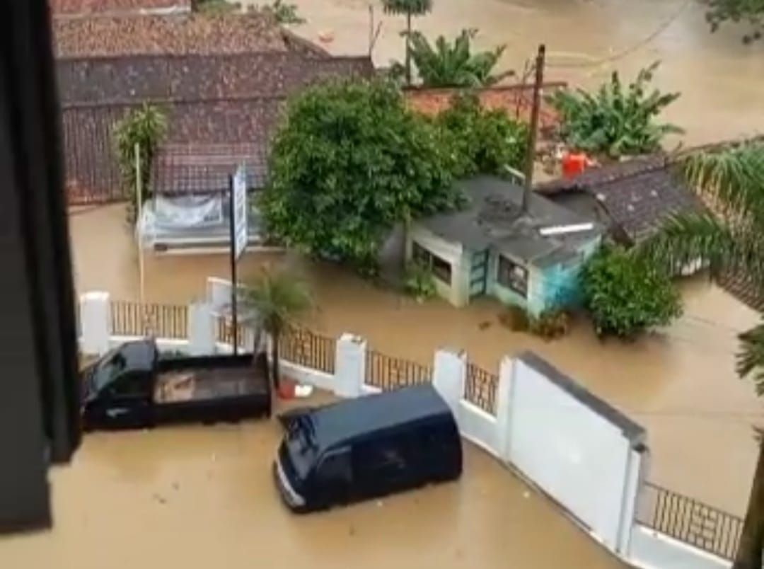 Banjir di Kota Serang Baru.