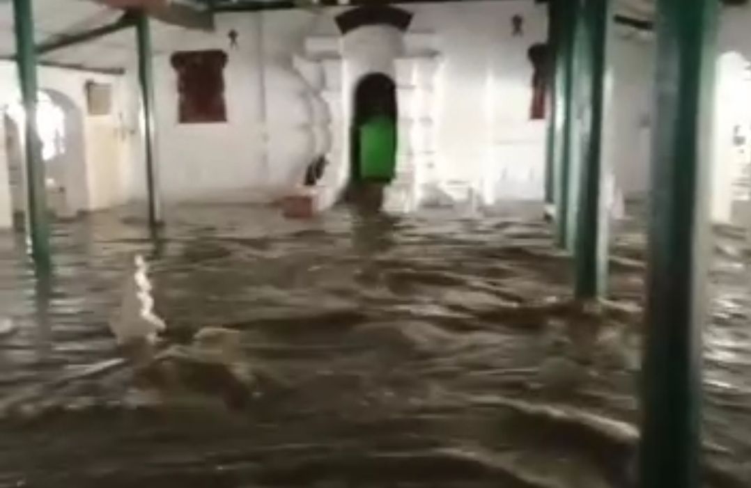 Banjir di Kawasan Kesultanan Banten Kasemen Kota Serang, Selasa 1 Maret 2022.