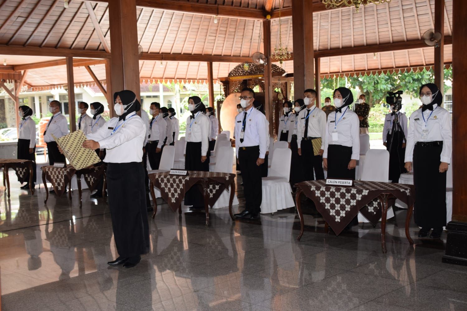 Bupati Banyumas, Ir. Achmad Husein resmi membuka Pelatihan Dasar CPNS Kabupaten Banyumas, golongan II dan III, pada Rabu 2 Maret 2022 di Pendopo Sipanji Purwokerto