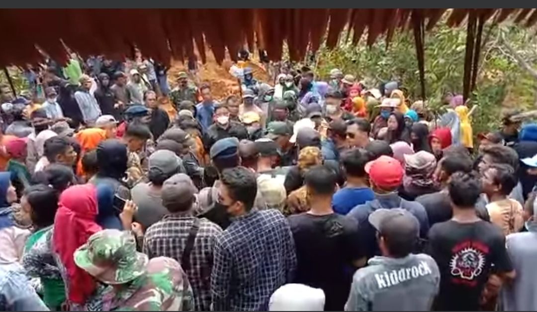Aksi penolaka  masyarakat Kabupaten Konkep terhadap aktivitas penambangan PT GKP. 