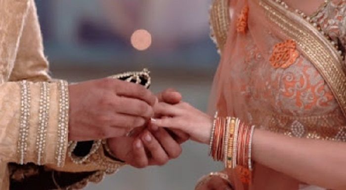 tukar cincin pertunangan yang biasa diikuti dengan pernikahan