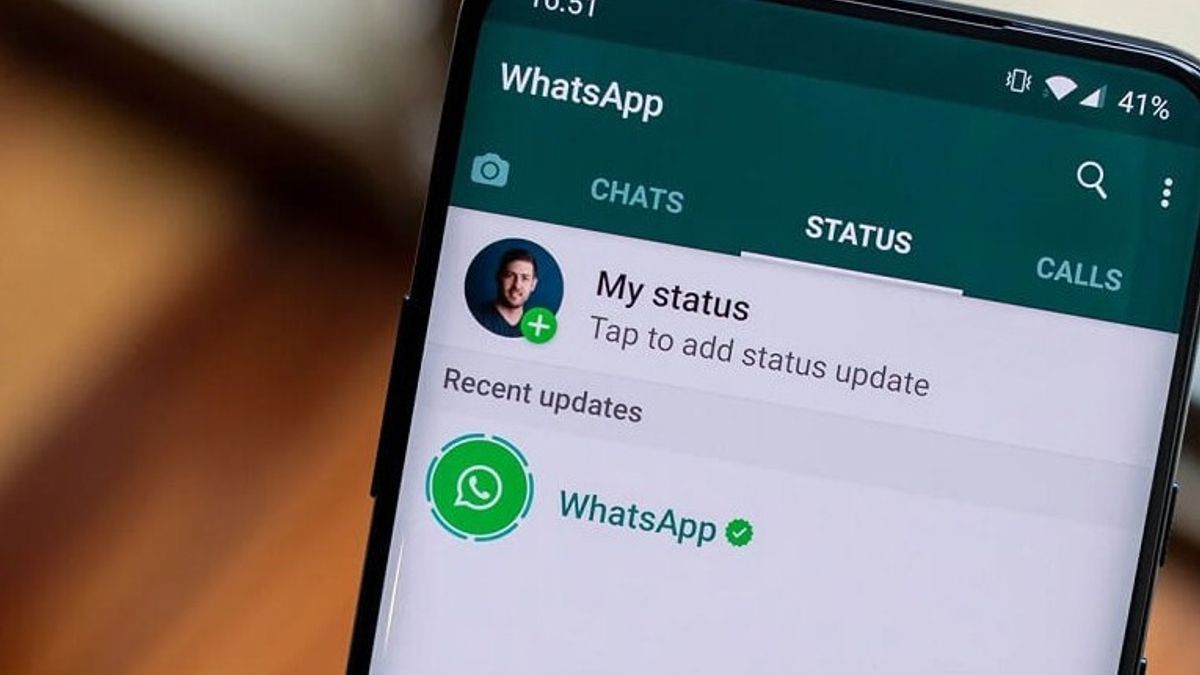 WhatsApp (WA) memungkinkan penggunanya untuk menyembunyikan status kita secara diam-diam tanpa perlu memasang aplikasi tambahan.