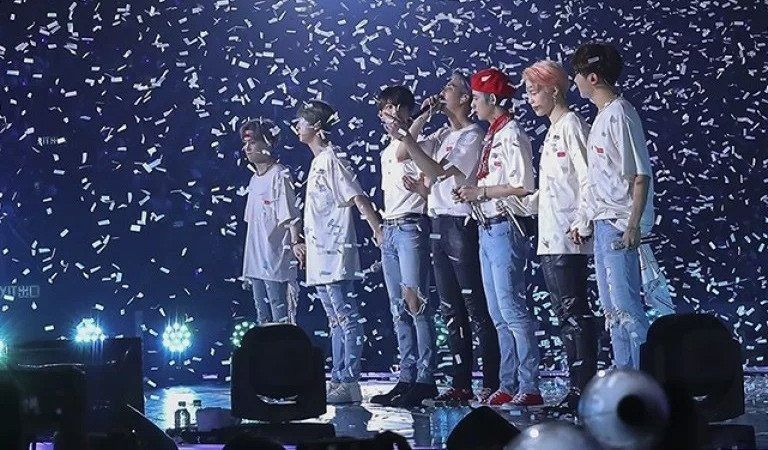 Jin dan J-Hope BTS Isyaratkan Konser BTS Di Seoul Akan Merugi Serta Alasan Tetap Dilaksanakan - Editor News