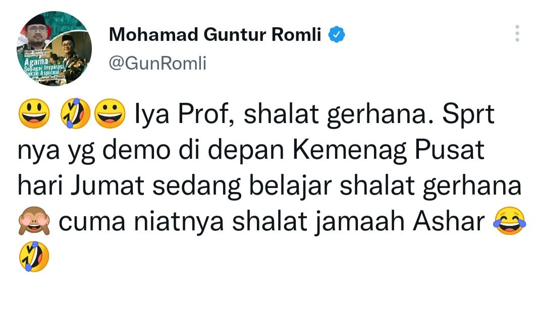 Cuitan Guntur Romli yang menyoroti komentar Mahfud MD soal kesalahan salat pendemo.
