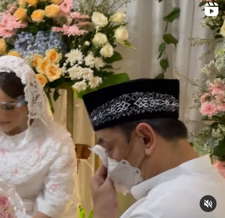 Momen Pernikahan Hilman Hariwijaya dan Dewi Natalia Pasha 