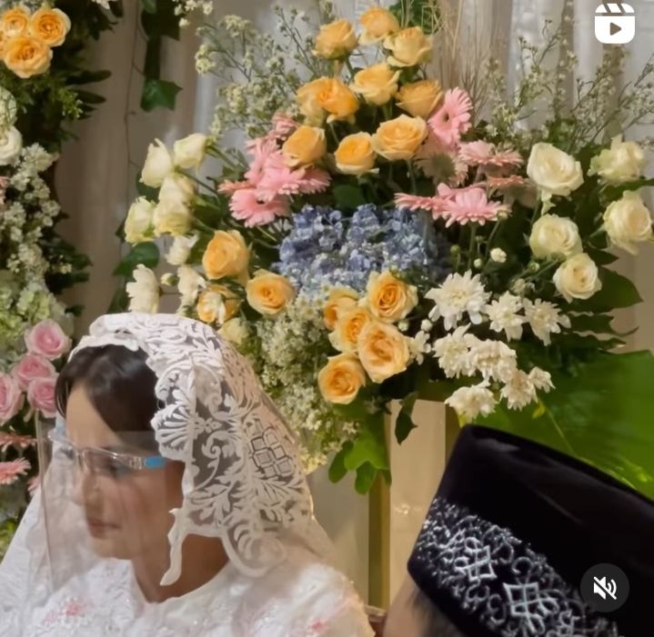 Dewi Natalia Pasha Terlihat Cantik di Hati Pernikahannya 