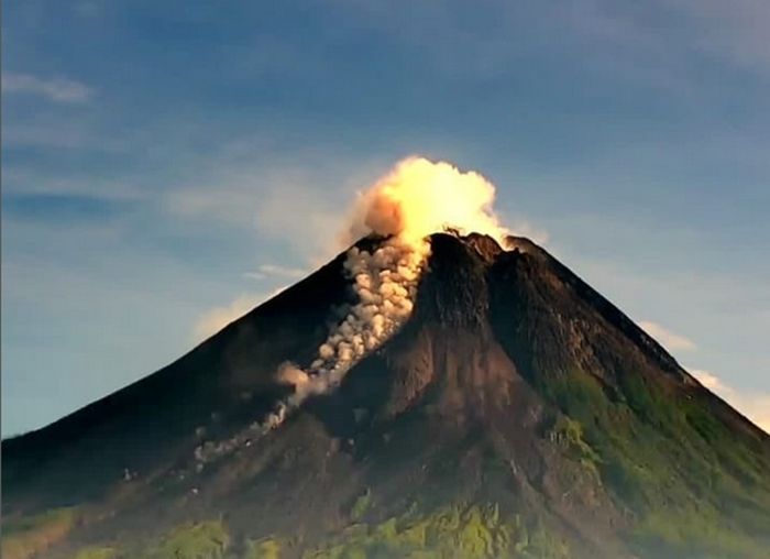 Gunung merapi erupsi, 193 warga sleman mengungsi