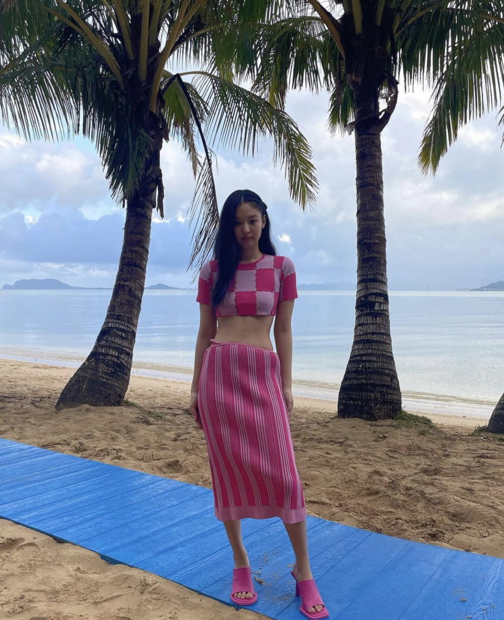 Penampilan Jennie BLACKPINK sebagai 'Pink Hawaiian Girl'