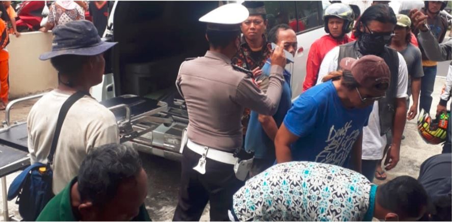 Kecelakaan maut, dua bocah kembar di Pangandaran tewas ditabrak moge saat menyebrang jalan. 