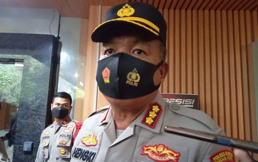 Kapolres Metro Bekasi Kota, Kombes Pol Hengki saat memberikan keterangan pers 