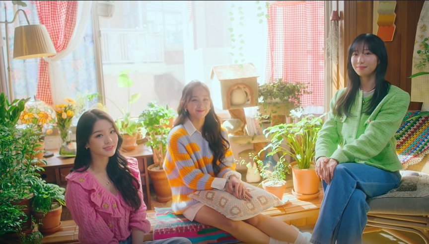 Soodam, Dita Karang, dan Zuu Secret Number dalam clip lagu Love Maybe untuk OST A Business Proposal 