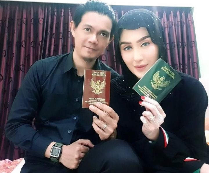 Jelita Callebaut 'Tita Kuraih Bintang' Resmi Menikah dengan Leon Agusta, Gitaris Band The Winner