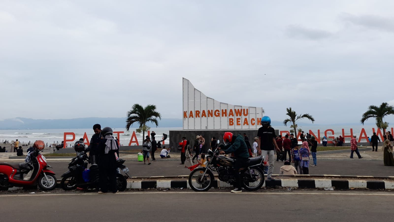 Dinas Pariwisata angkat bicara soal pelaku terduga pungutan liar atau Pungli yang berhasil diamankan Polres Sukabumi di Pantai Karang Hawu