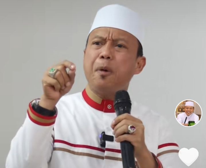 Ustadz Das'ad Latif saat sampaikan ceramah mengenai kelangkaan minyak goreng dalam sebuah video di akun TikTok ofisialnya