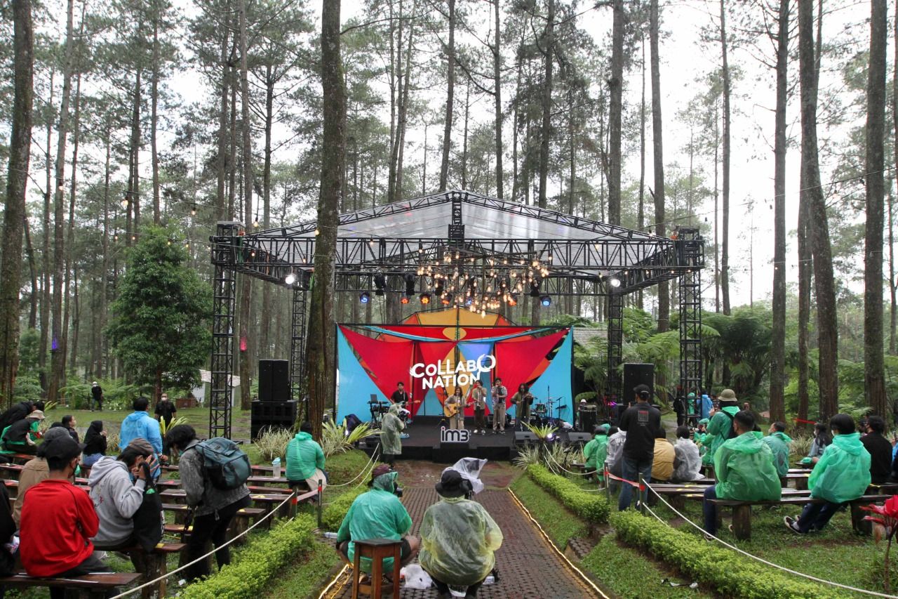 SEJUMLAH band saat tampil pada kegiatan "Collabonation Creative City Bandung" di Cikole, Lembang, Kabupaten Bandung Barat, Rabu, 16 Maret 2022./Darma Legi/Galamedia