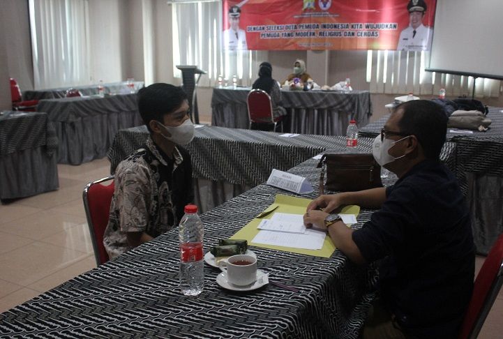 Salah satu peserta seleksi Duta Pemuda Indonesia tingkat Kota Serang 2022 saat menjalani tes.