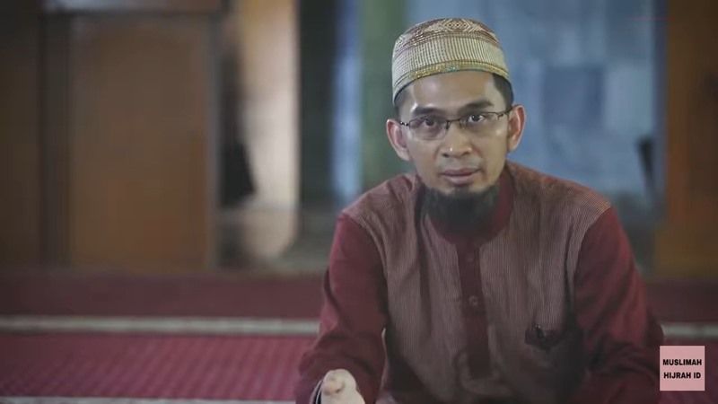 Ustadz Adi Hidayat. 