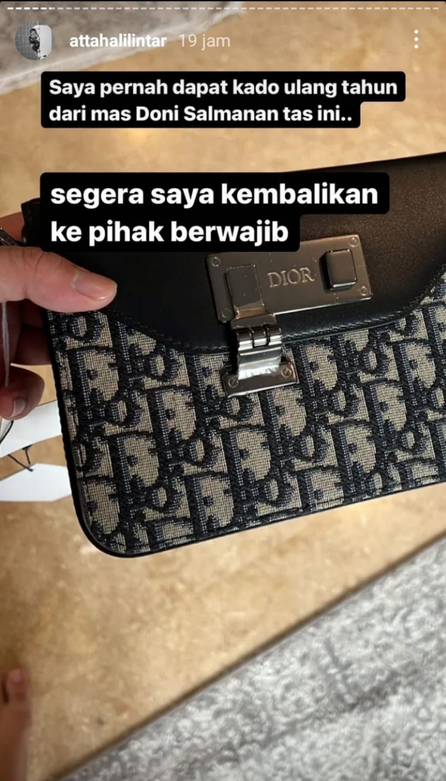 Unggahan Atta Halilintar di Instagram story terkait rencana pengembalian tas mewah pemberian Doni Salmanan