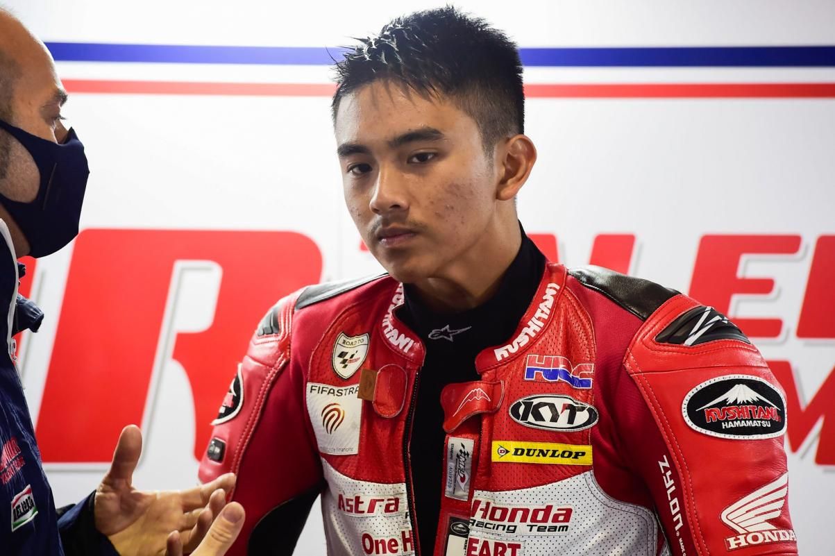 Di MotoGP Mandalika Mario Aji Pembalap Indonesia Start Barisan Depan Sejarah Baru Indonesia di Moto3 