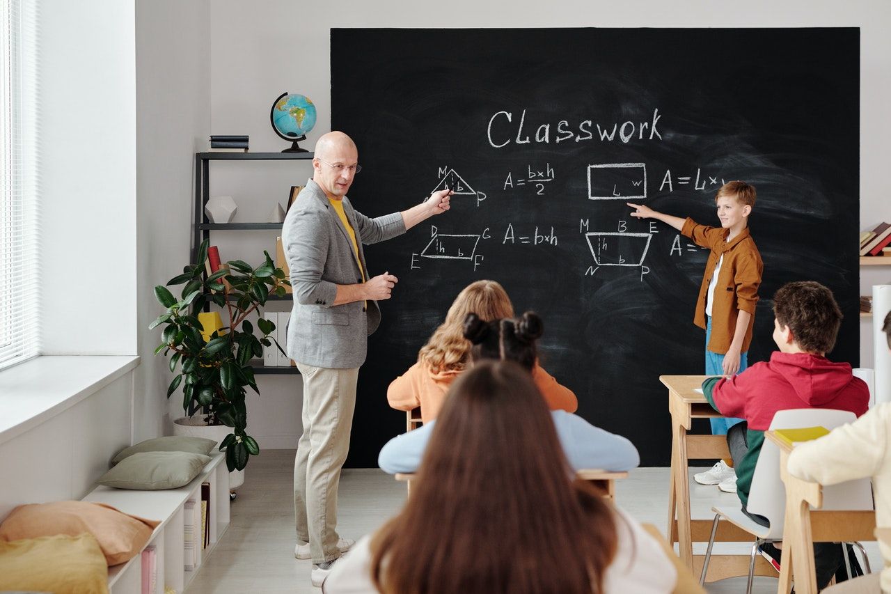 Ilustrasi - Latihan soal UAS Matematika kelas 7 SMP MTs semester 2 dan pembahasan kunci jawaban kurikulum 2013 perbandingan senilai dan berbalik nilai.